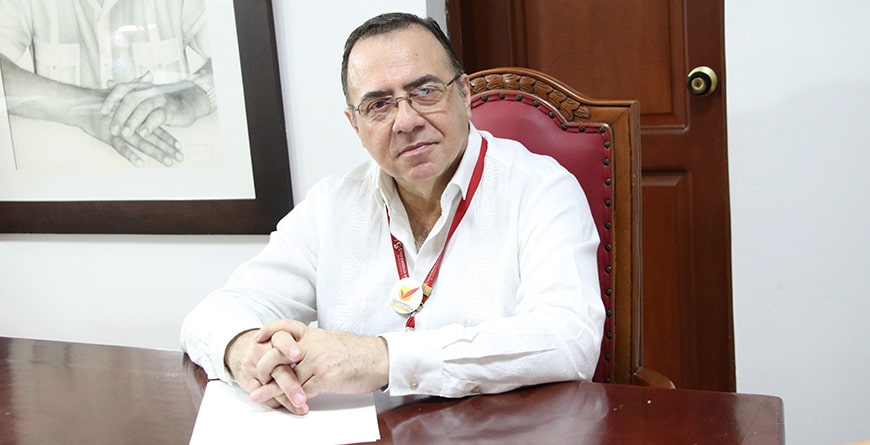 Dr. Álvaro Bustos González