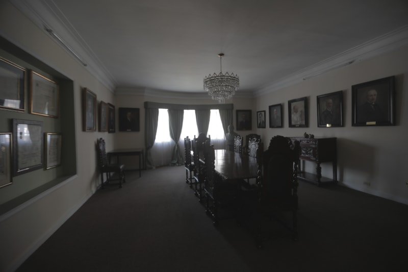 Interior-sala-Academia-Nacional-Medicina-Colombia