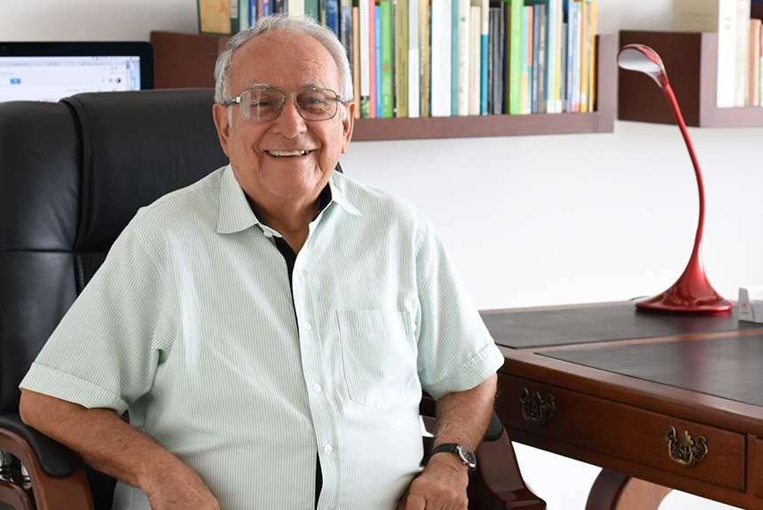 Dr. Carlos Corredor Pereira