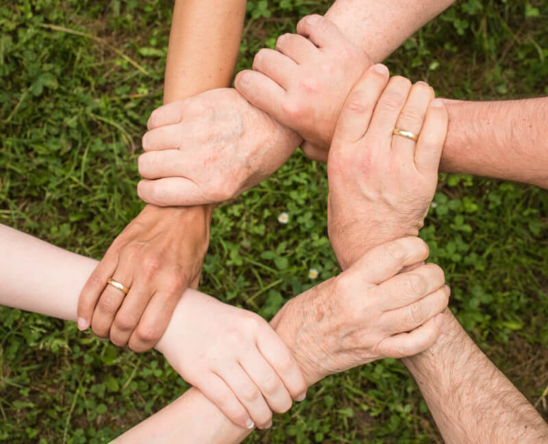 manos entrelazadas-voluntarios