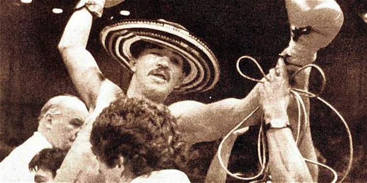 happy-lora-sombrero-vueltiao
