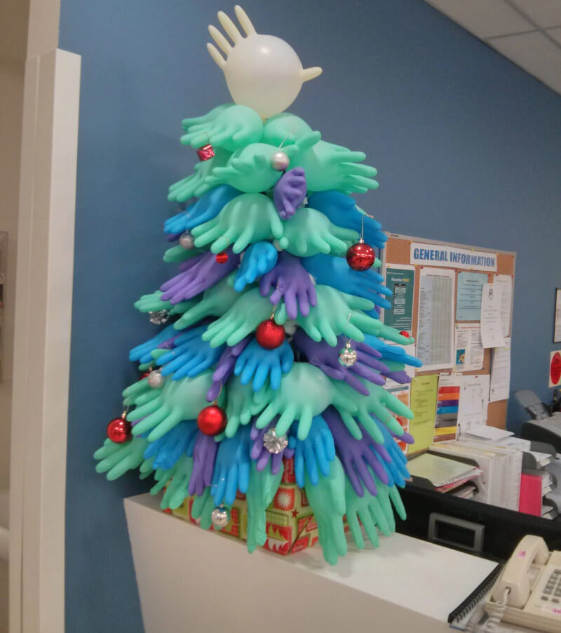 arbol-navidad-guantes-quirurgicos