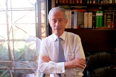 Doctor-Roberto-Esguerra-Gutiérrez-perfil