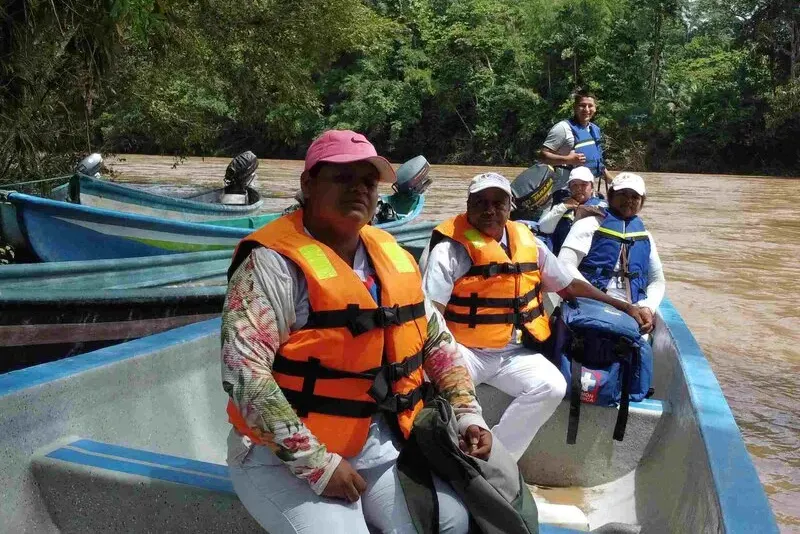 bote-vacunación-Colombia-OPS-OMS