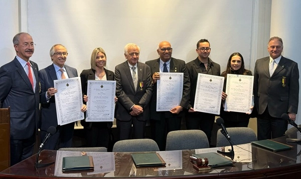 Doctora_Karina_Grillo_Premios_Academia_Nacional_de_Medicina